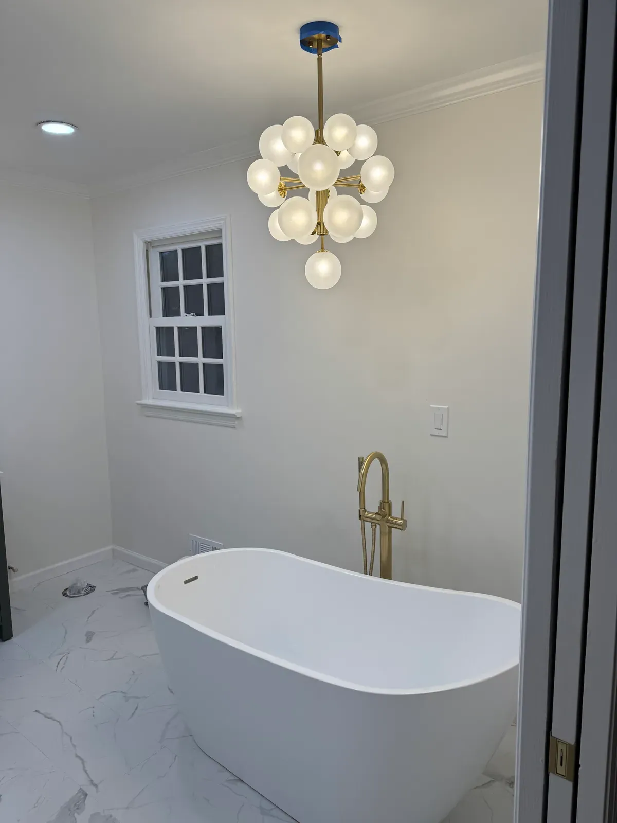 Spa-Style Soaking Tub