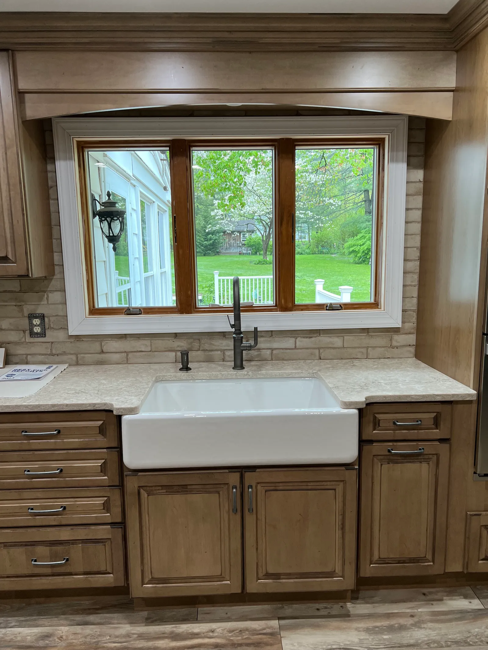 Farmhouse Kitchen & Marble Backsplash